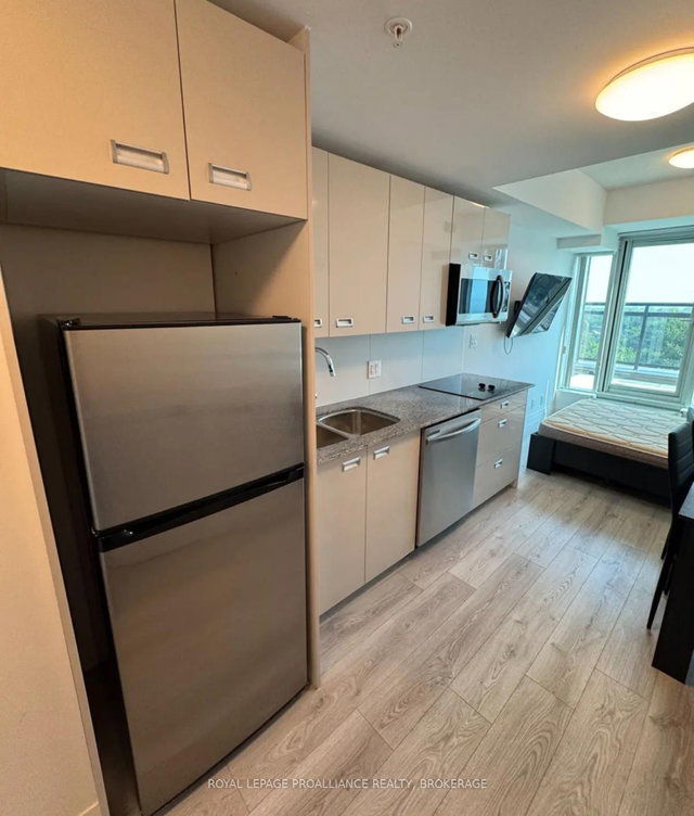 1002 - 652 Princess Street