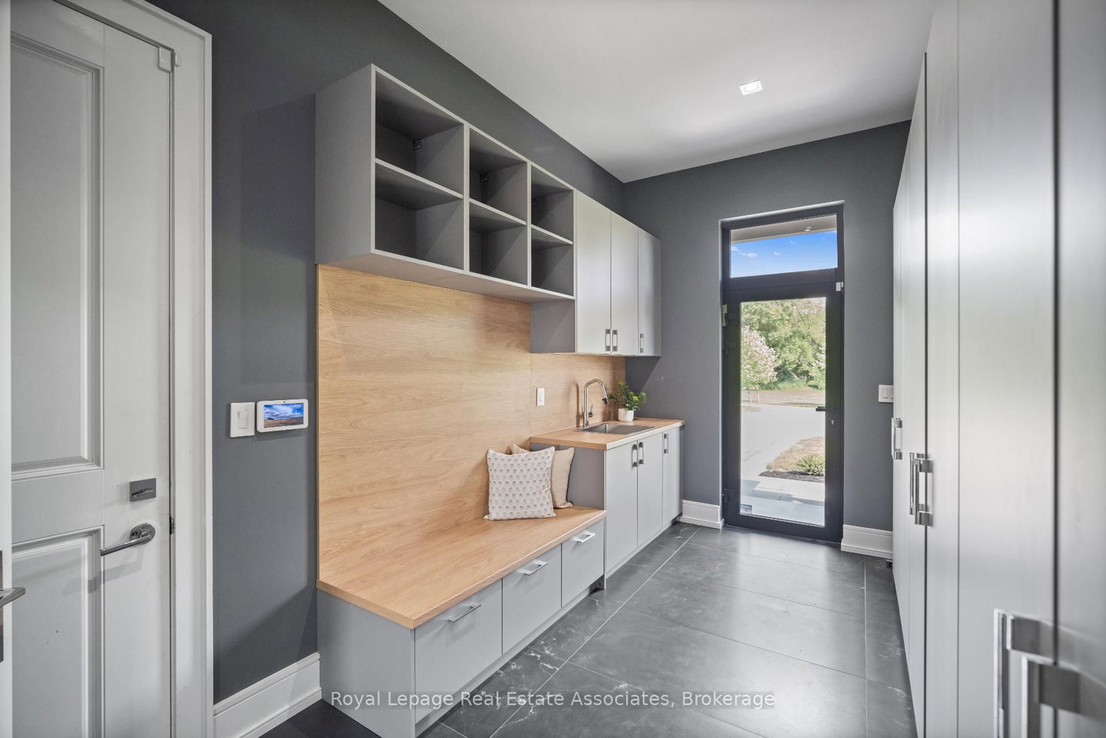 Detached House for sale at 2 River Road, Brant, Ontario, N3T 0N2 - Brantford Twp - MLS: X12583504