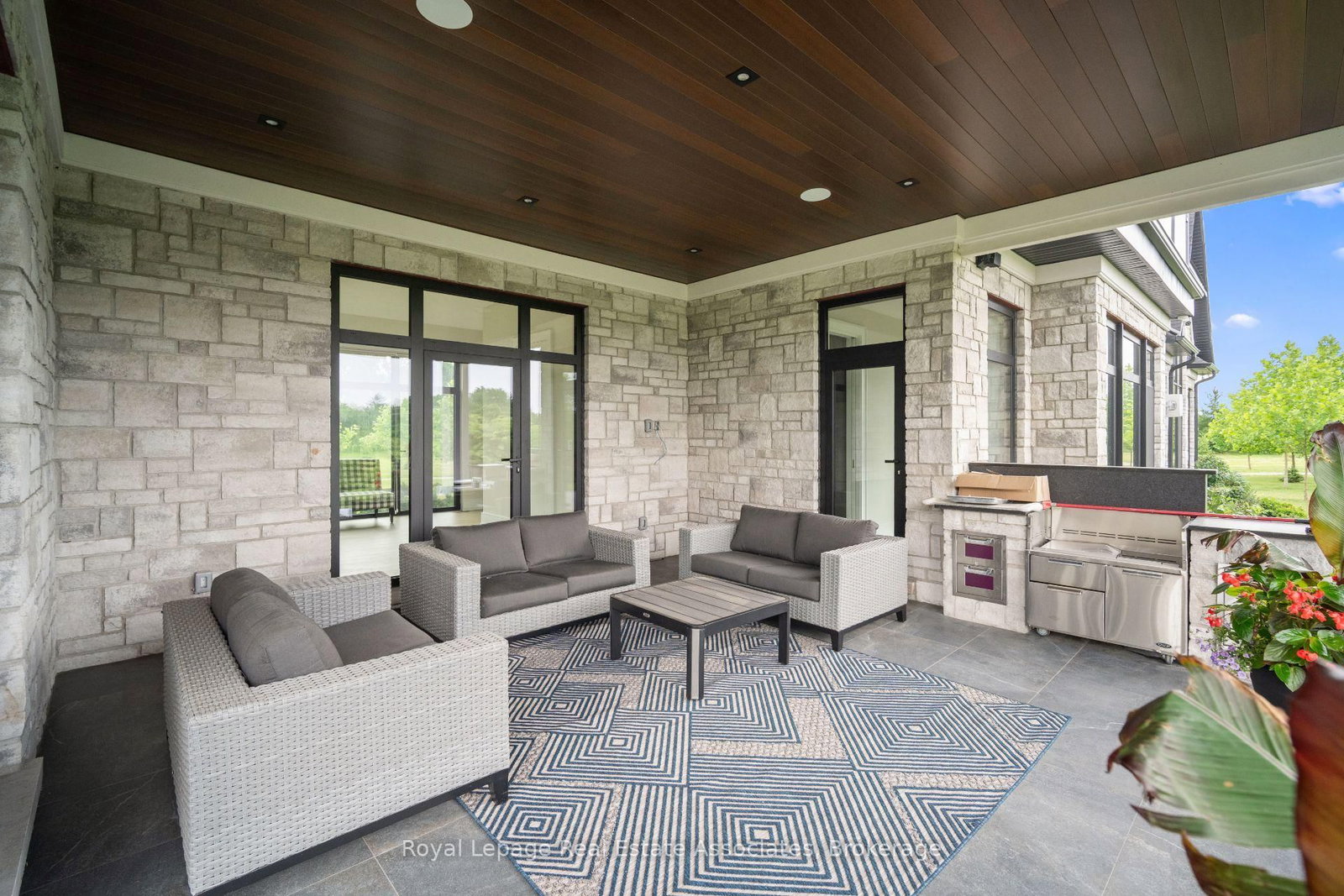 Detached House for sale at 2 River Road, Brant, Ontario, N3T 0N2 - Brantford Twp - MLS: X12583504