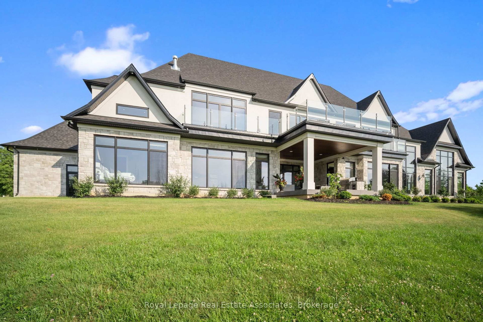 Detached House for sale at 2 River Road, Brant, Ontario, N3T 0N2 - Brantford Twp - MLS: X12583504