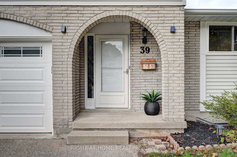 39 Southwood Dr, Kitchener, N2E 2E6 | Image 3