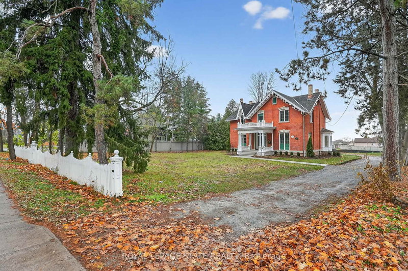 262 Main St W, Grimsby, L3M 1S4 | Image 2