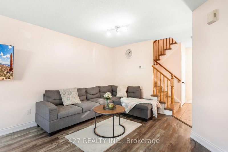 142 Dubrick Cres, Kitchener, N2E 4G3 | Image 2