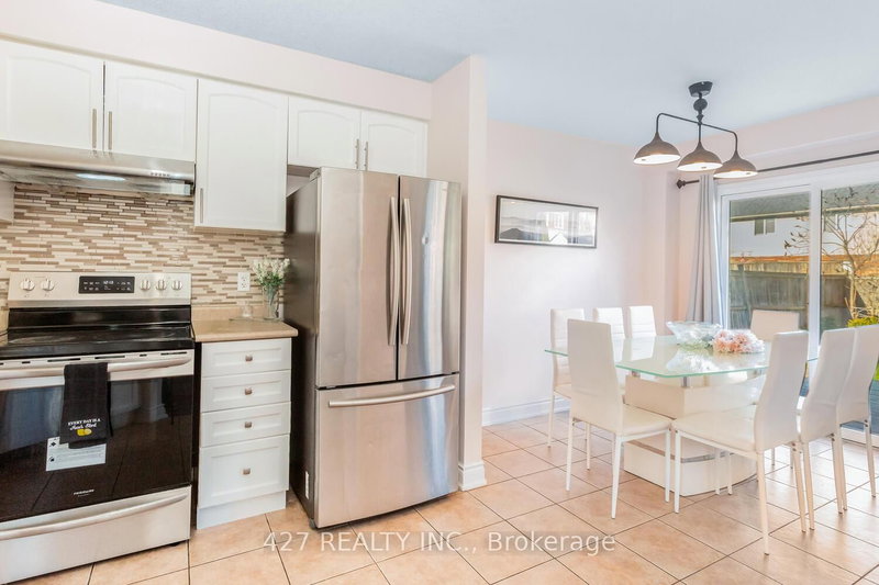 142 Dubrick Cres, Kitchener, N2E 4G3 | Image 3