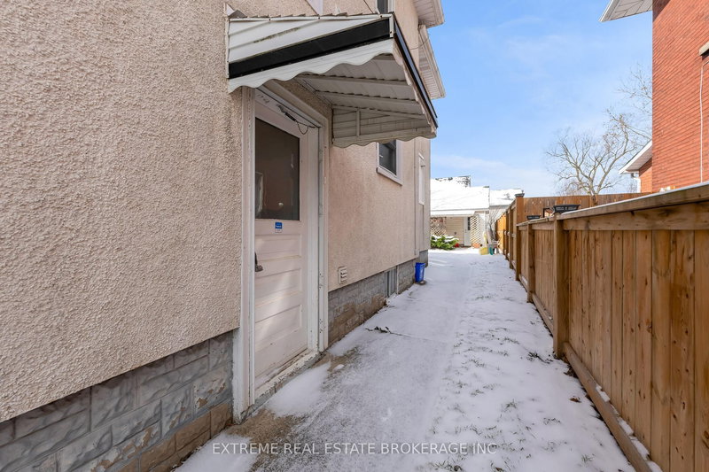 Lower - 221 Hellems Ave, Welland, L3B 3B6 | Image 2