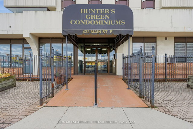 902 - 432 Main Street E