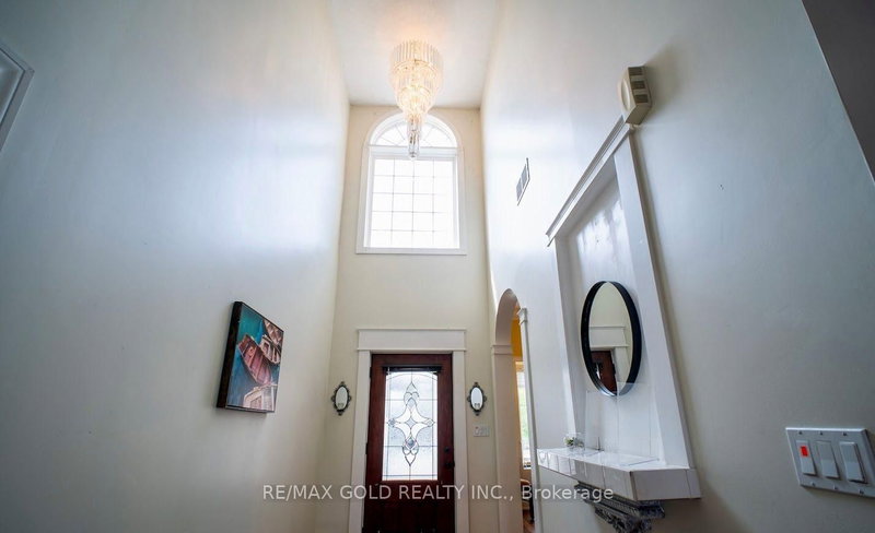 8905 McGarry Dr, Niagara Falls, L2H 3P1 | Image 2