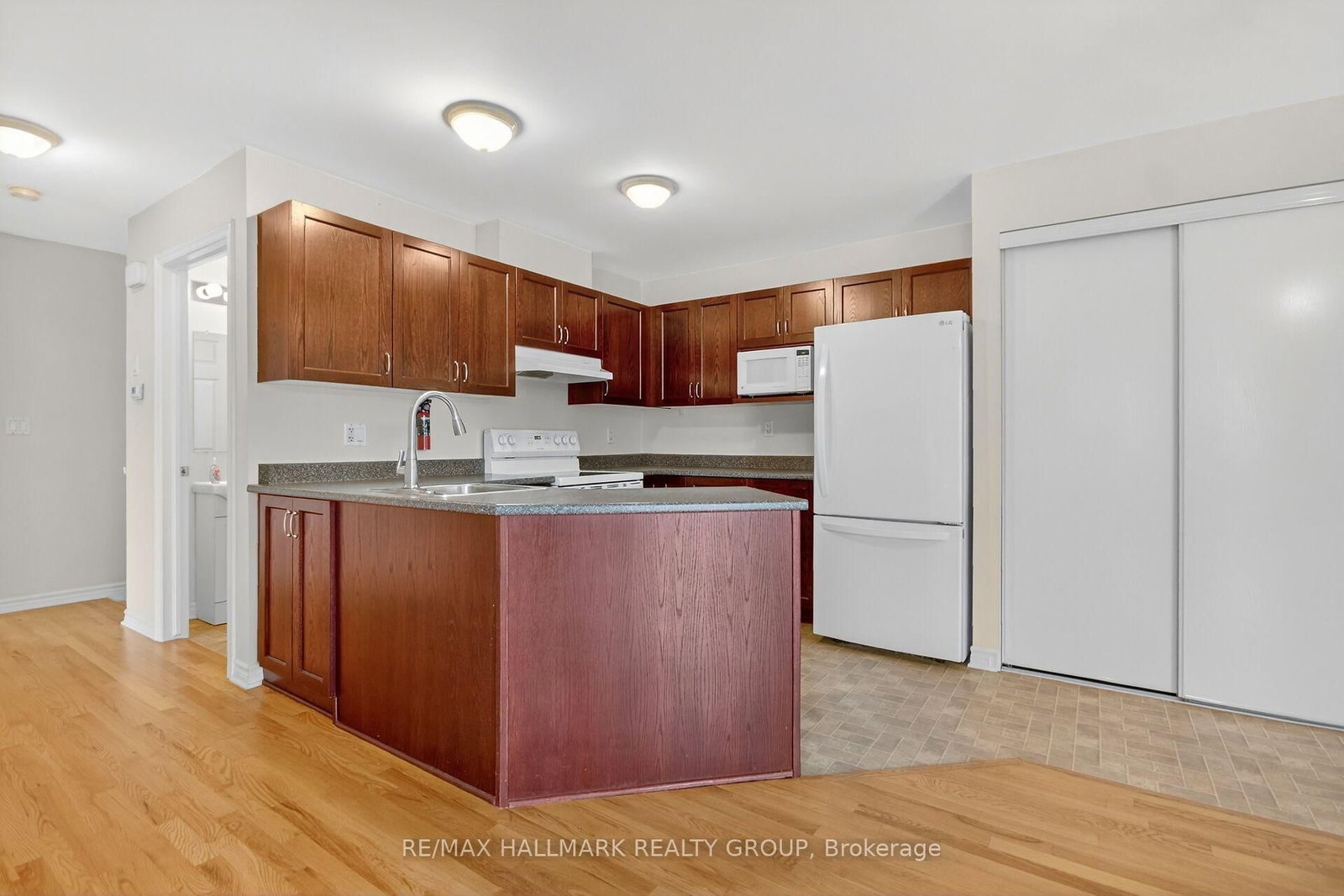 600 Sunbeam Private • Richmond, ON photo 14
