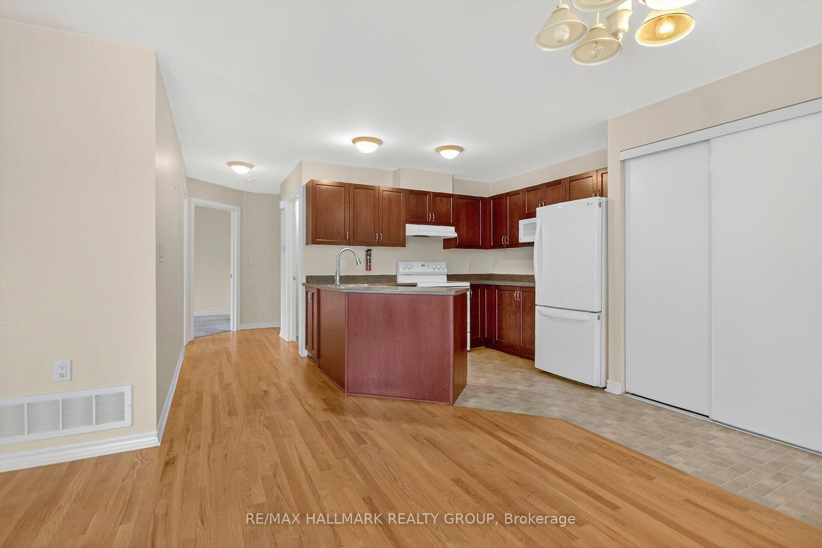 600 Sunbeam Private • Richmond, ON photo 16