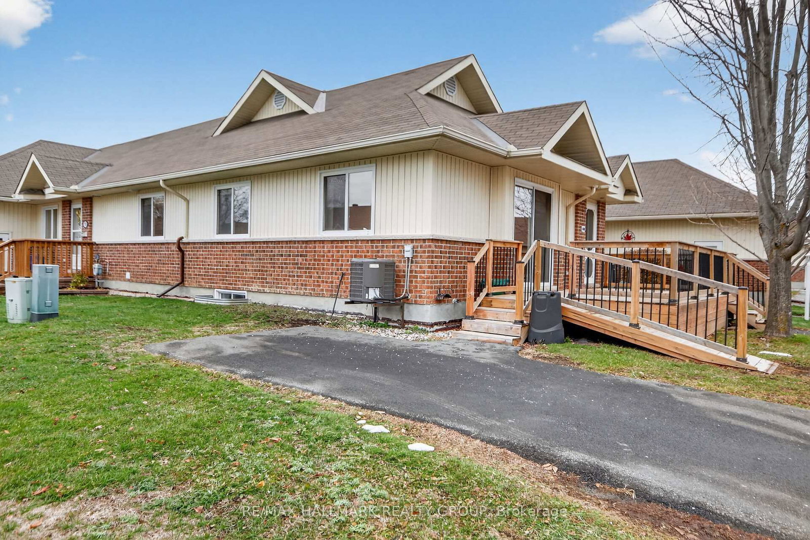 600 Sunbeam Private • Richmond, ON photo 3