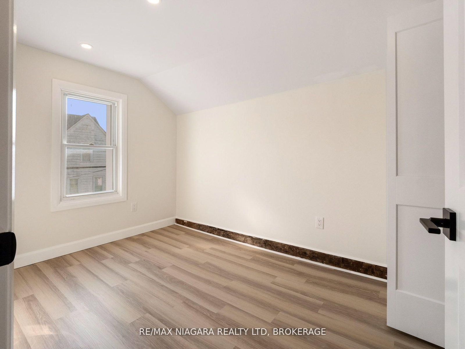 132 Waterloo Street, Unit UNIT #2 - Photo 10