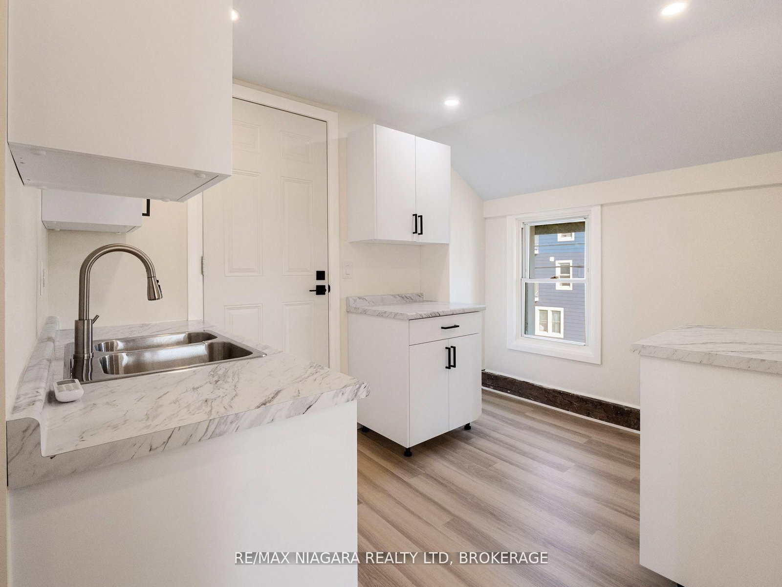 132 Waterloo Street, Unit UNIT #2 - Photo 3