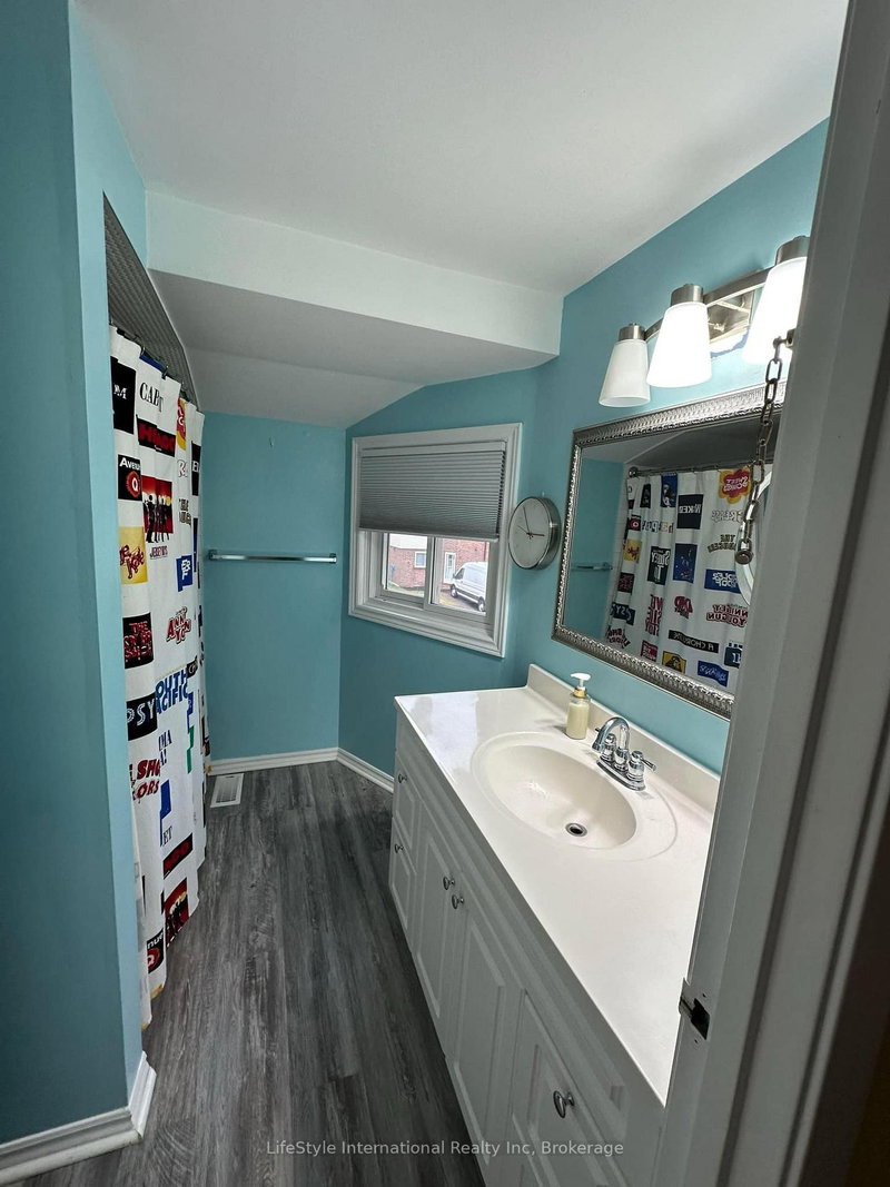 4 - 5982 Dunn St, Niagara Falls, L2G 7J9 | Image 2