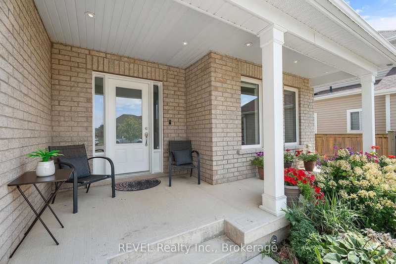 1018 Kerby St, Fort Erie, L2A 0B9 | Image 2