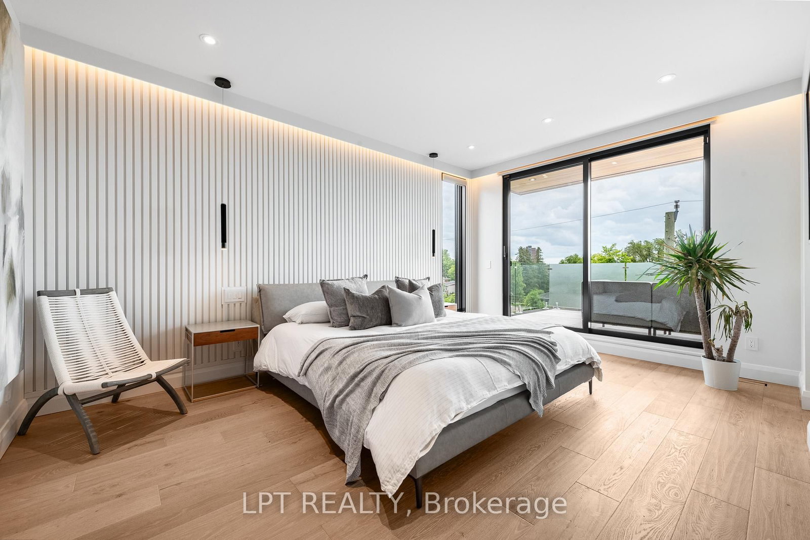 Semi-Detached House for sale at 322 PERRIER Avenue, Ottawa, Ontario, K1L 5C7 - Vanier - MLS: X12590958