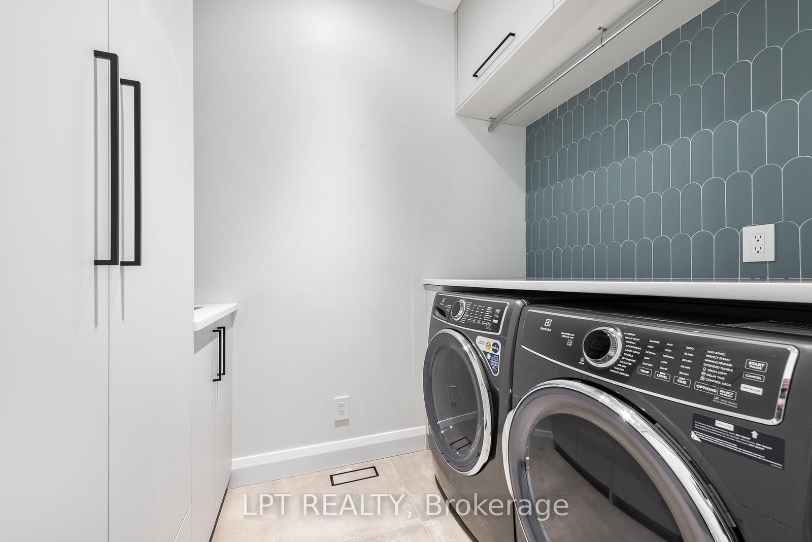 Semi-Detached House for sale at 322 PERRIER Avenue, Ottawa, Ontario, K1L 5C7 - Vanier - MLS: X12590958