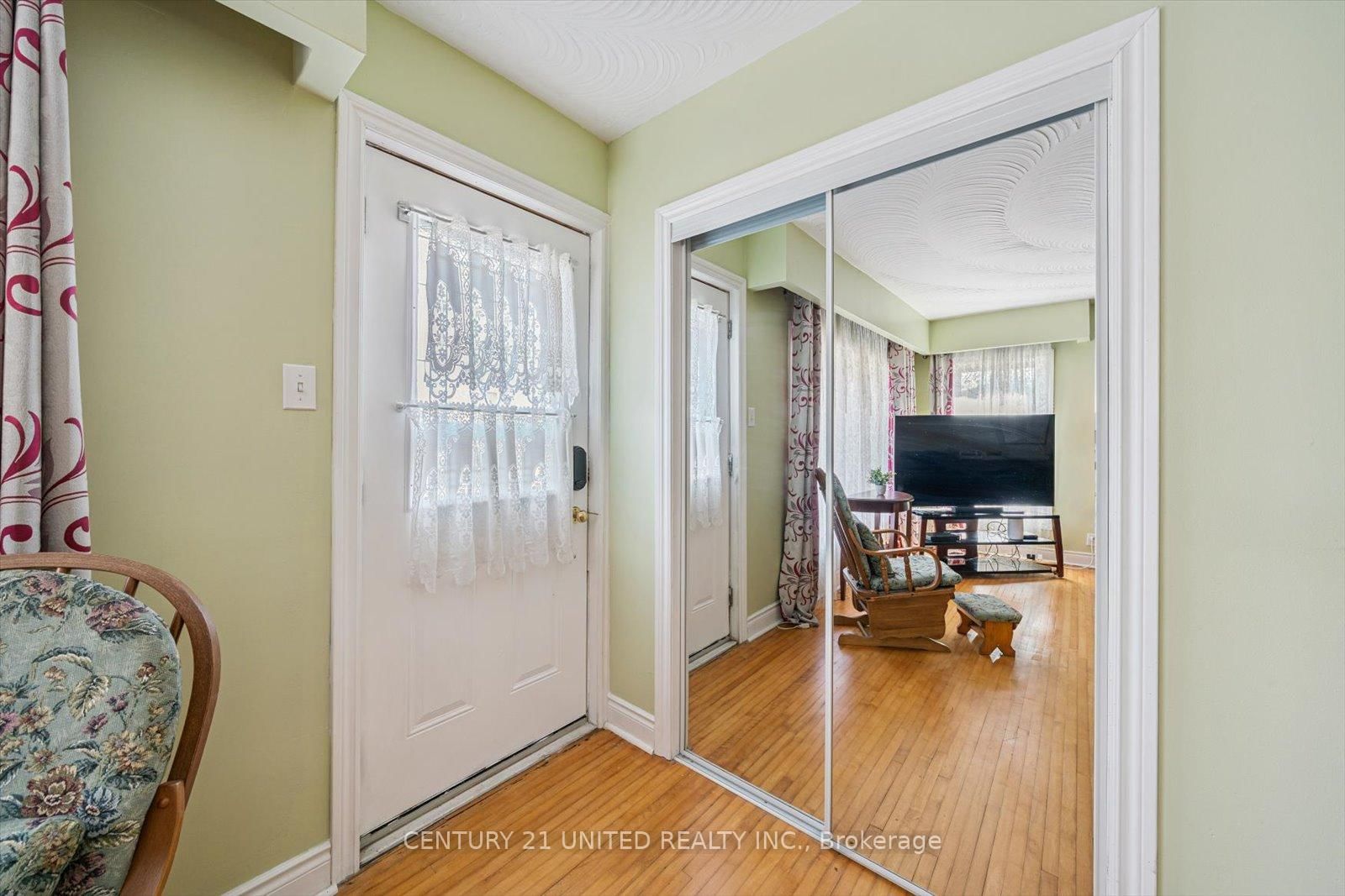 Listing Image 11