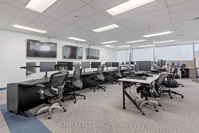 700 - 1410 Blair Towers Pl, Ottawa, K1J 9B9 | Image 2