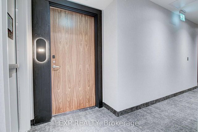 309 - 25 Wellingtont Street S