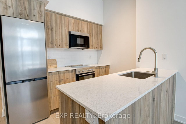 309 - 25 Wellingtont Street S