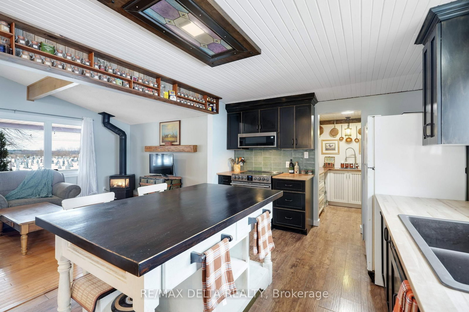 Listing Image 7