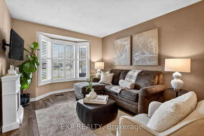 90 Sandra Crescent — photo 4