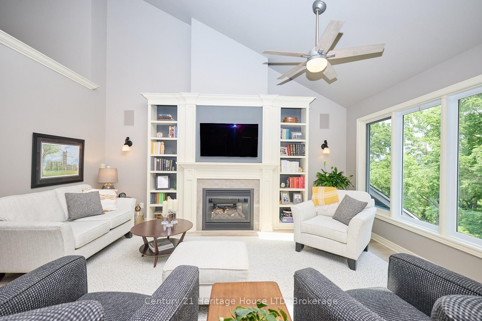 Townhouse for sale at 14 Tulip Tree Common, St. Catharines, Ontario, L2S 4C8 - Grapeview - MLS: X12597772