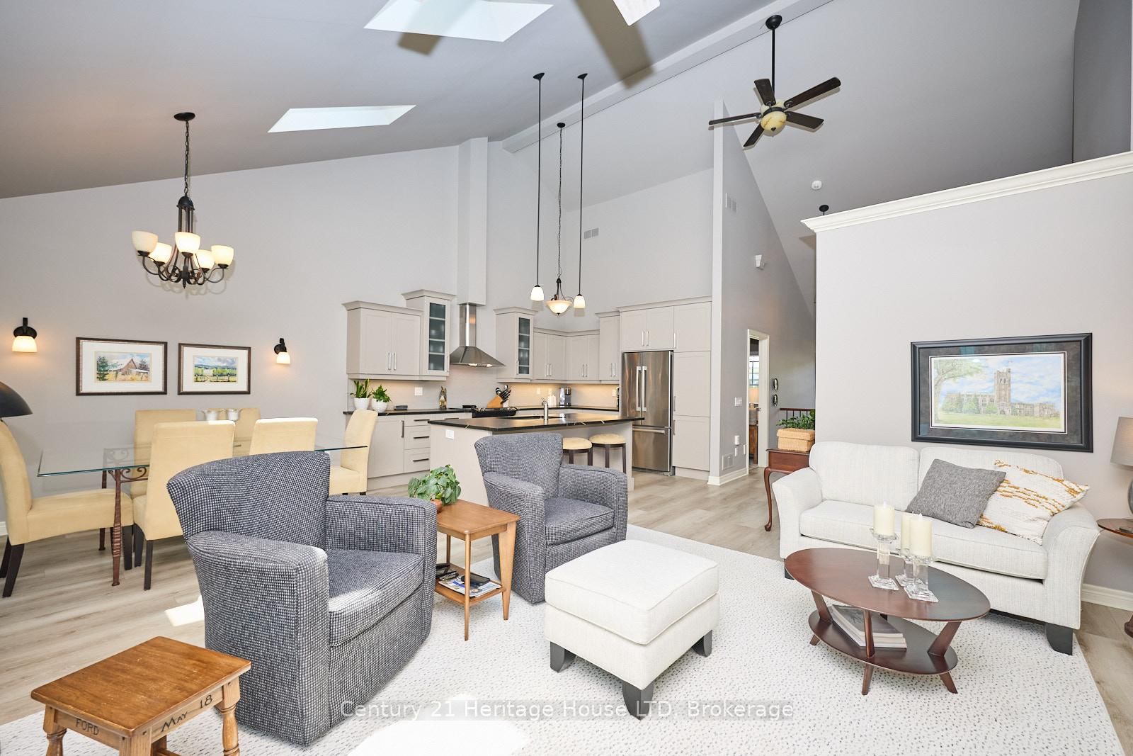 Townhouse for sale at 14 Tulip Tree Common, St. Catharines, Ontario, L2S 4C8 - Grapeview - MLS: X12597772