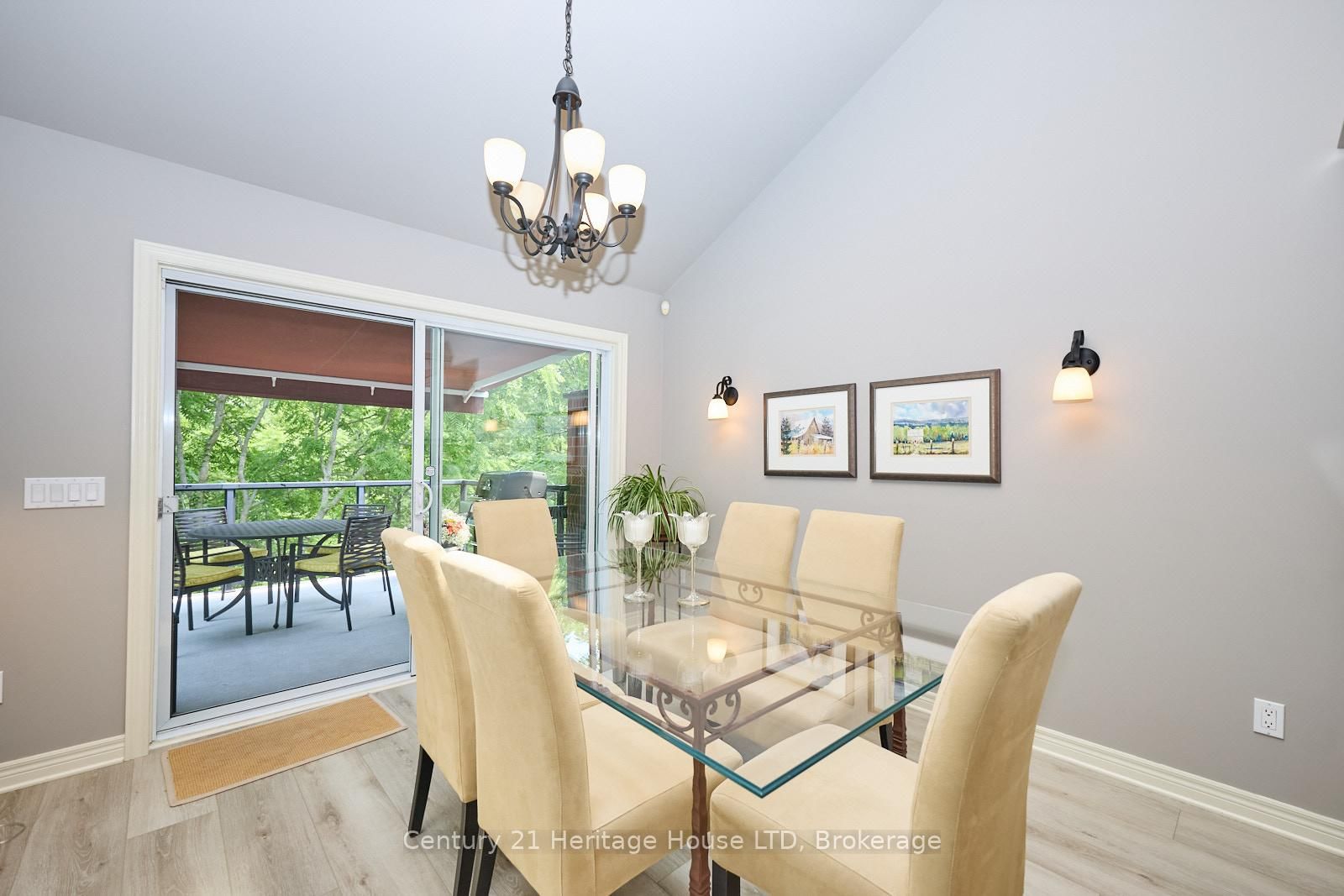 Townhouse for sale at 14 Tulip Tree Common, St. Catharines, Ontario, L2S 4C8 - Grapeview - MLS: X12597772