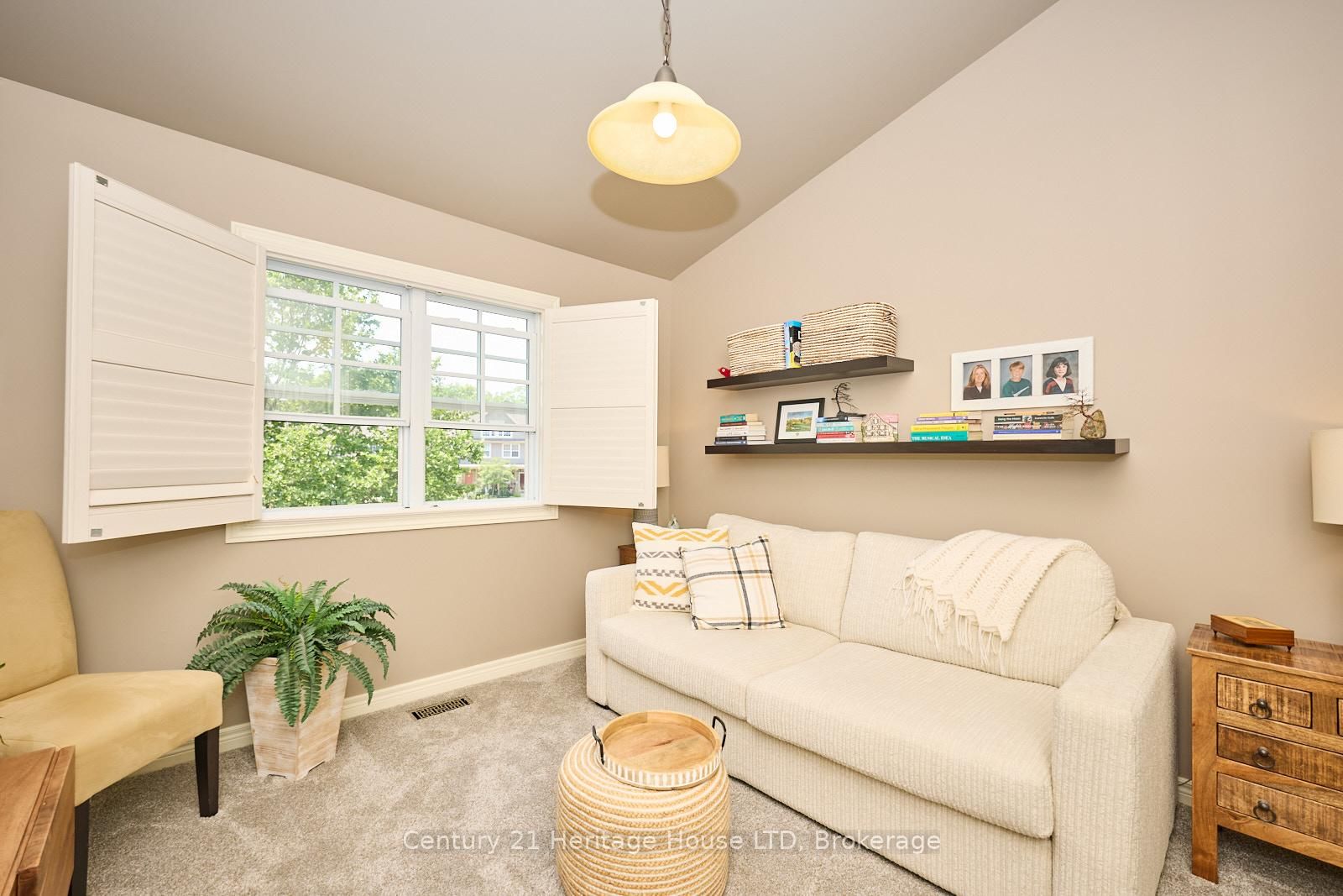 Townhouse for sale at 14 Tulip Tree Common, St. Catharines, Ontario, L2S 4C8 - Grapeview - MLS: X12597772