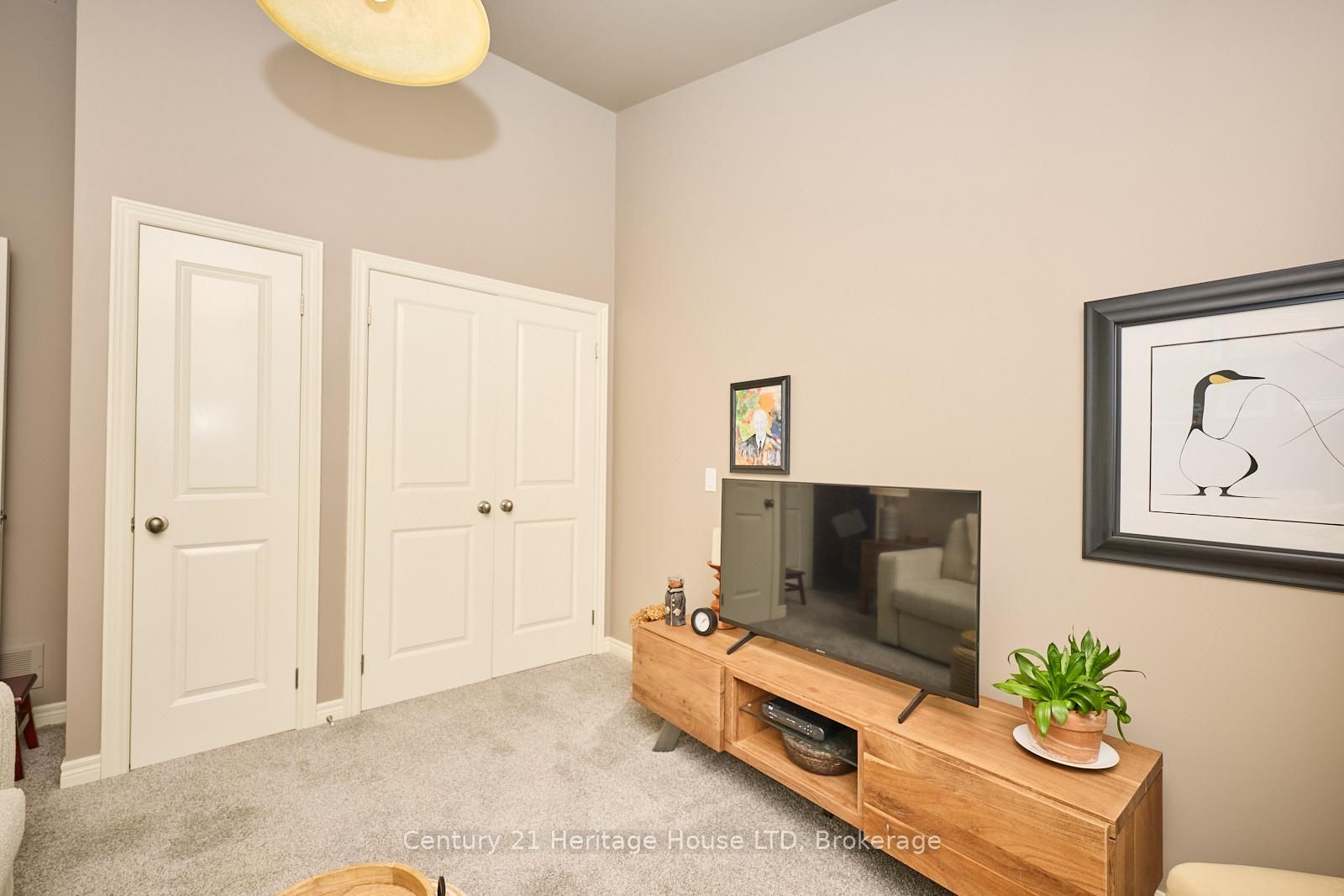 Townhouse for sale at 14 Tulip Tree Common, St. Catharines, Ontario, L2S 4C8 - Grapeview - MLS: X12597772