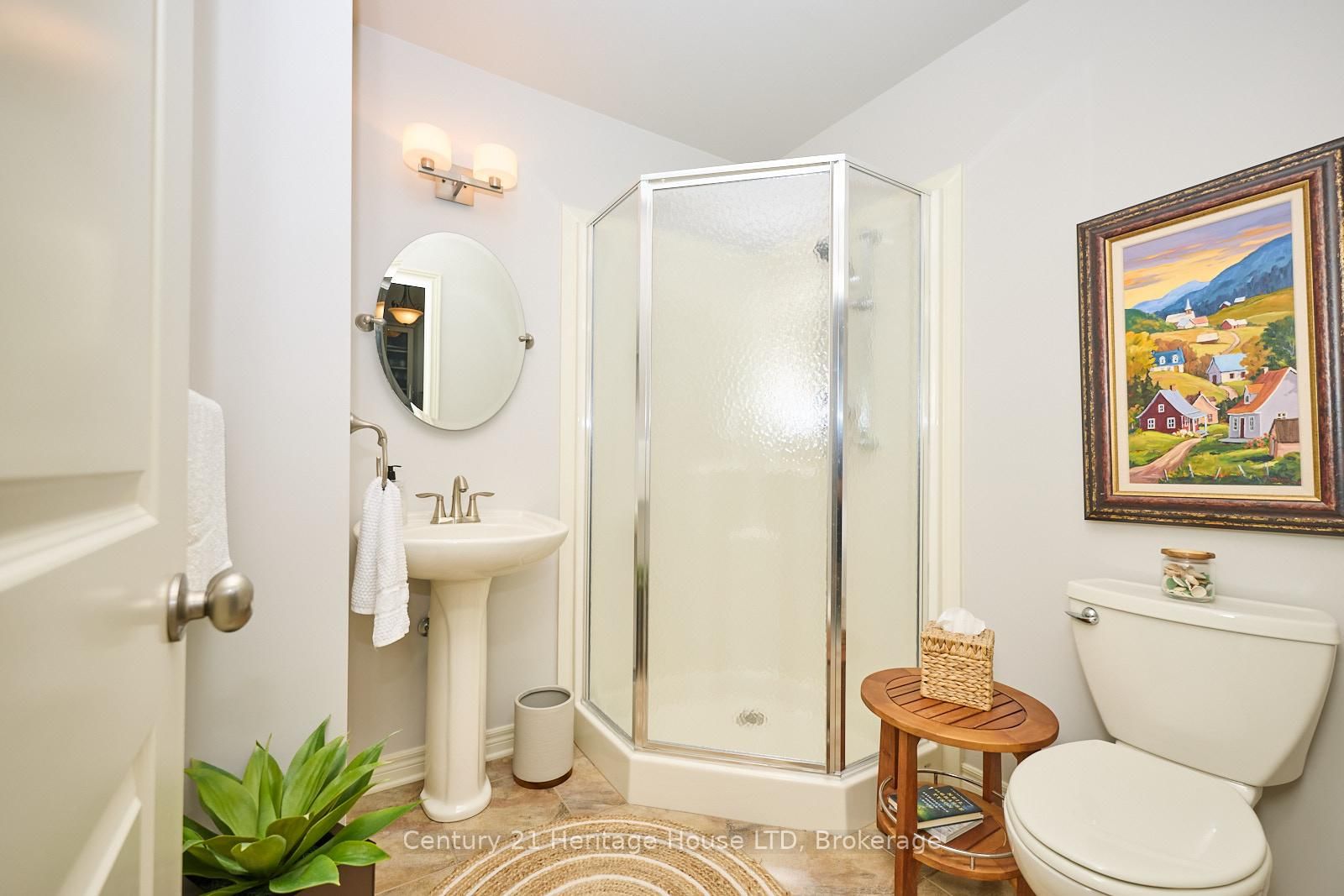 Townhouse for sale at 14 Tulip Tree Common, St. Catharines, Ontario, L2S 4C8 - Grapeview - MLS: X12597772