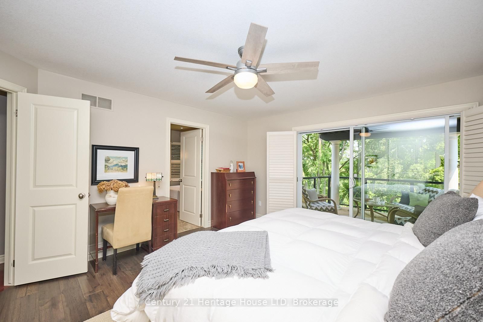 Townhouse for sale at 14 Tulip Tree Common, St. Catharines, Ontario, L2S 4C8 - Grapeview - MLS: X12597772