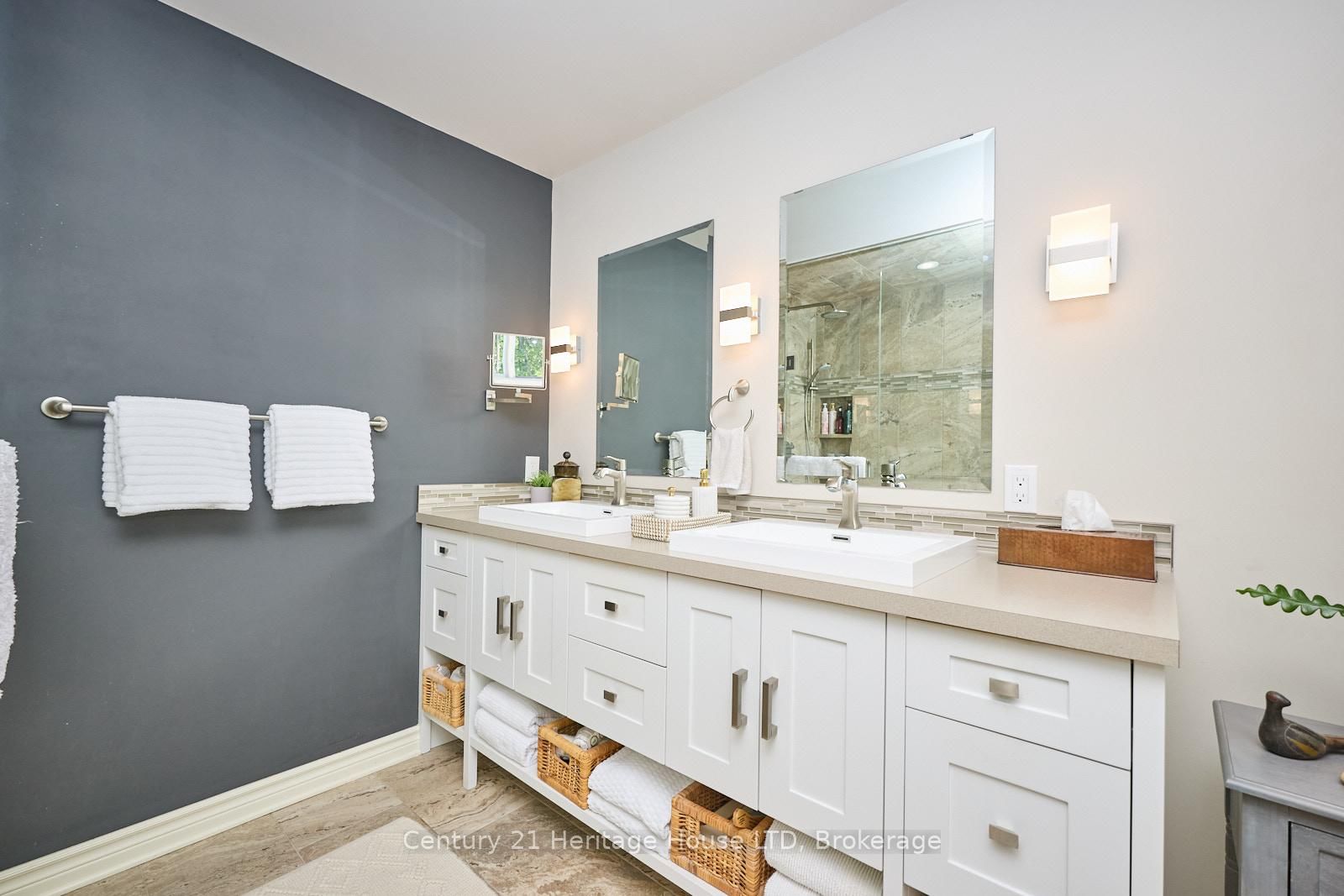 Townhouse for sale at 14 Tulip Tree Common, St. Catharines, Ontario, L2S 4C8 - Grapeview - MLS: X12597772