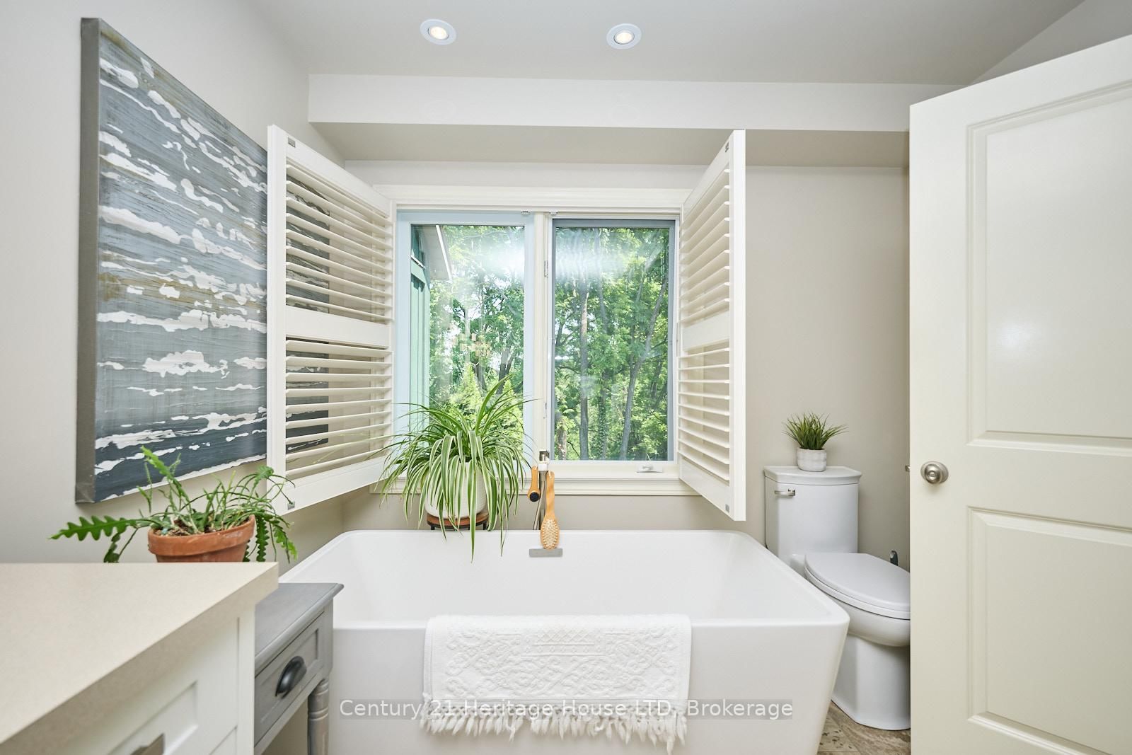 Townhouse for sale at 14 Tulip Tree Common, St. Catharines, Ontario, L2S 4C8 - Grapeview - MLS: X12597772