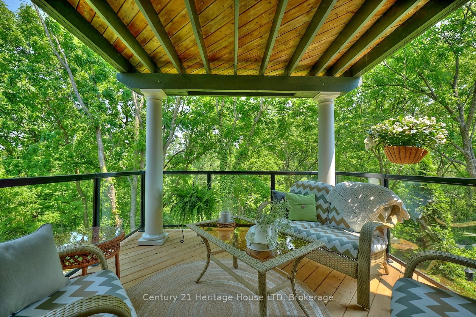 Townhouse for sale at 14 Tulip Tree Common, St. Catharines, Ontario, L2S 4C8 - Grapeview - MLS: X12597772