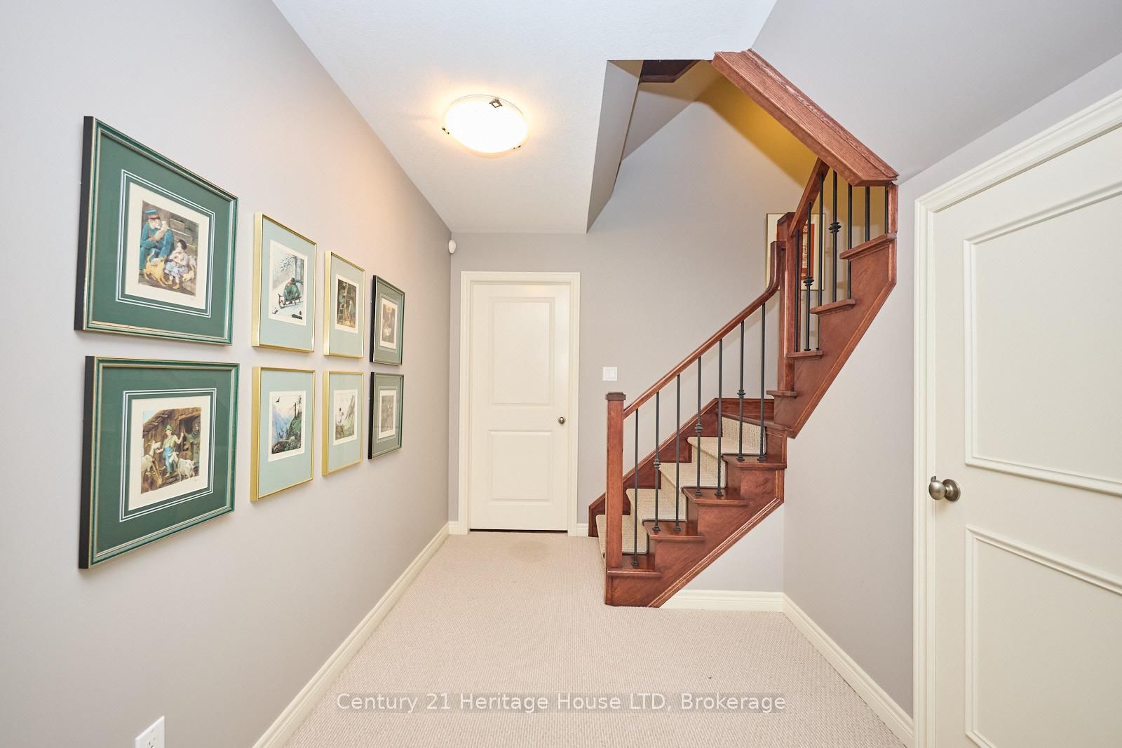 Townhouse for sale at 14 Tulip Tree Common, St. Catharines, Ontario, L2S 4C8 - Grapeview - MLS: X12597772