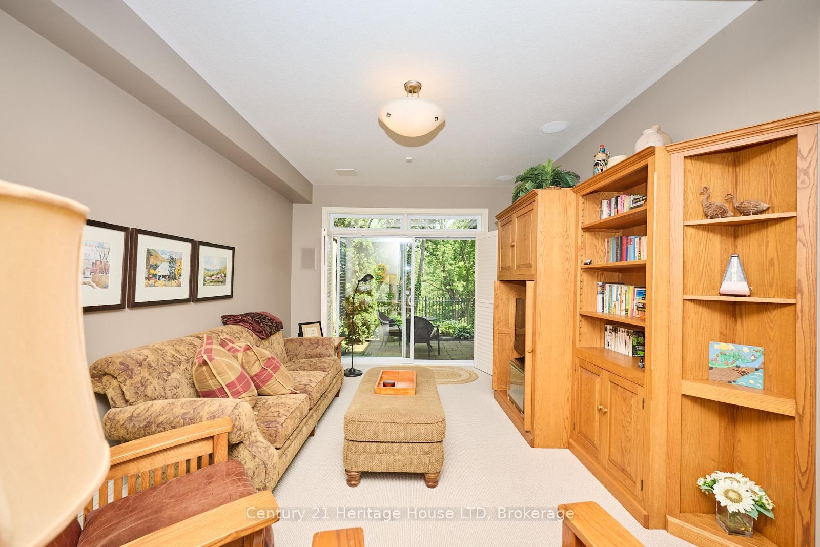 Townhouse for sale at 14 Tulip Tree Common, St. Catharines, Ontario, L2S 4C8 - Grapeview - MLS: X12597772