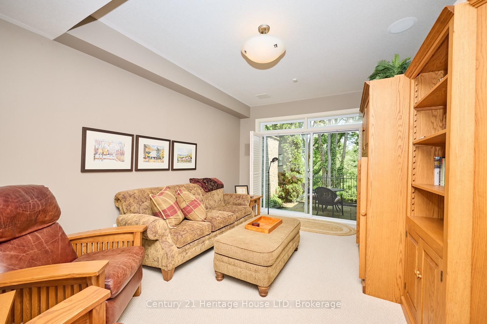 Townhouse for sale at 14 Tulip Tree Common, St. Catharines, Ontario, L2S 4C8 - Grapeview - MLS: X12597772