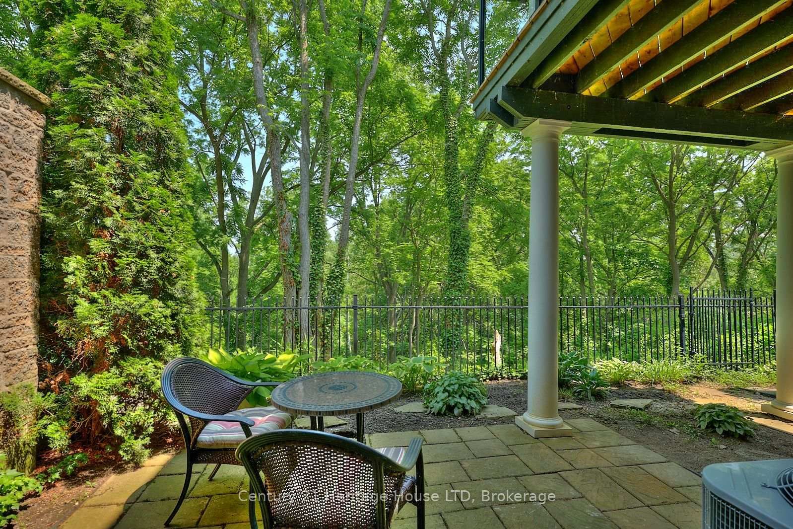 Townhouse for sale at 14 Tulip Tree Common, St. Catharines, Ontario, L2S 4C8 - Grapeview - MLS: X12597772