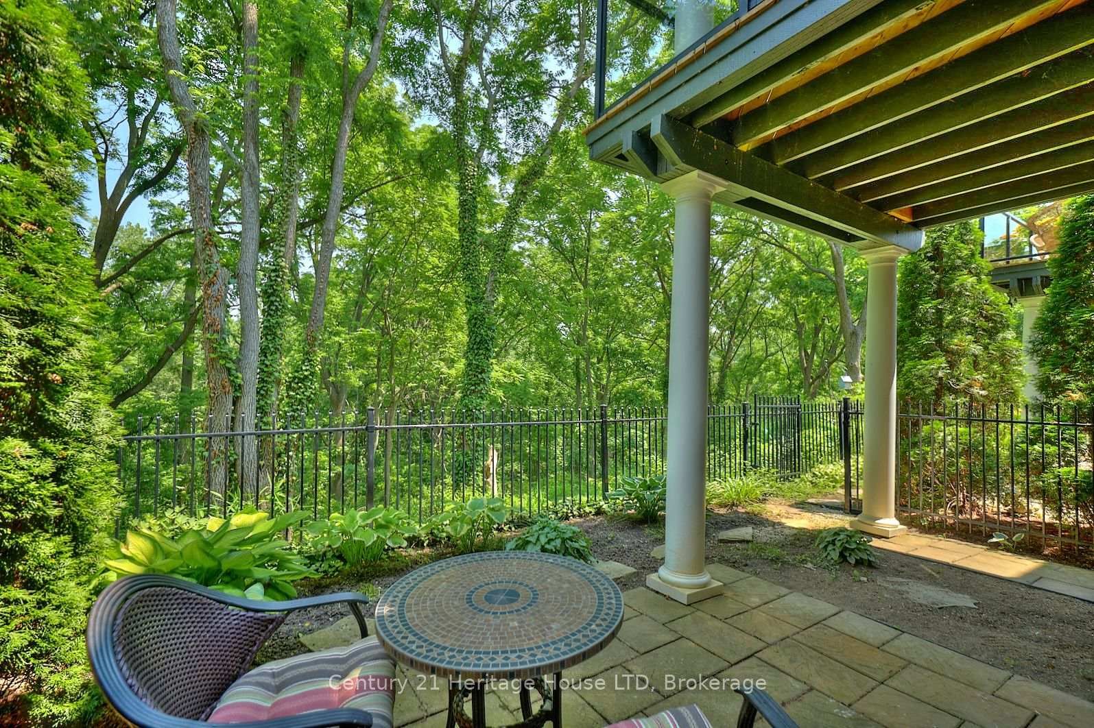 Townhouse for sale at 14 Tulip Tree Common, St. Catharines, Ontario, L2S 4C8 - Grapeview - MLS: X12597772