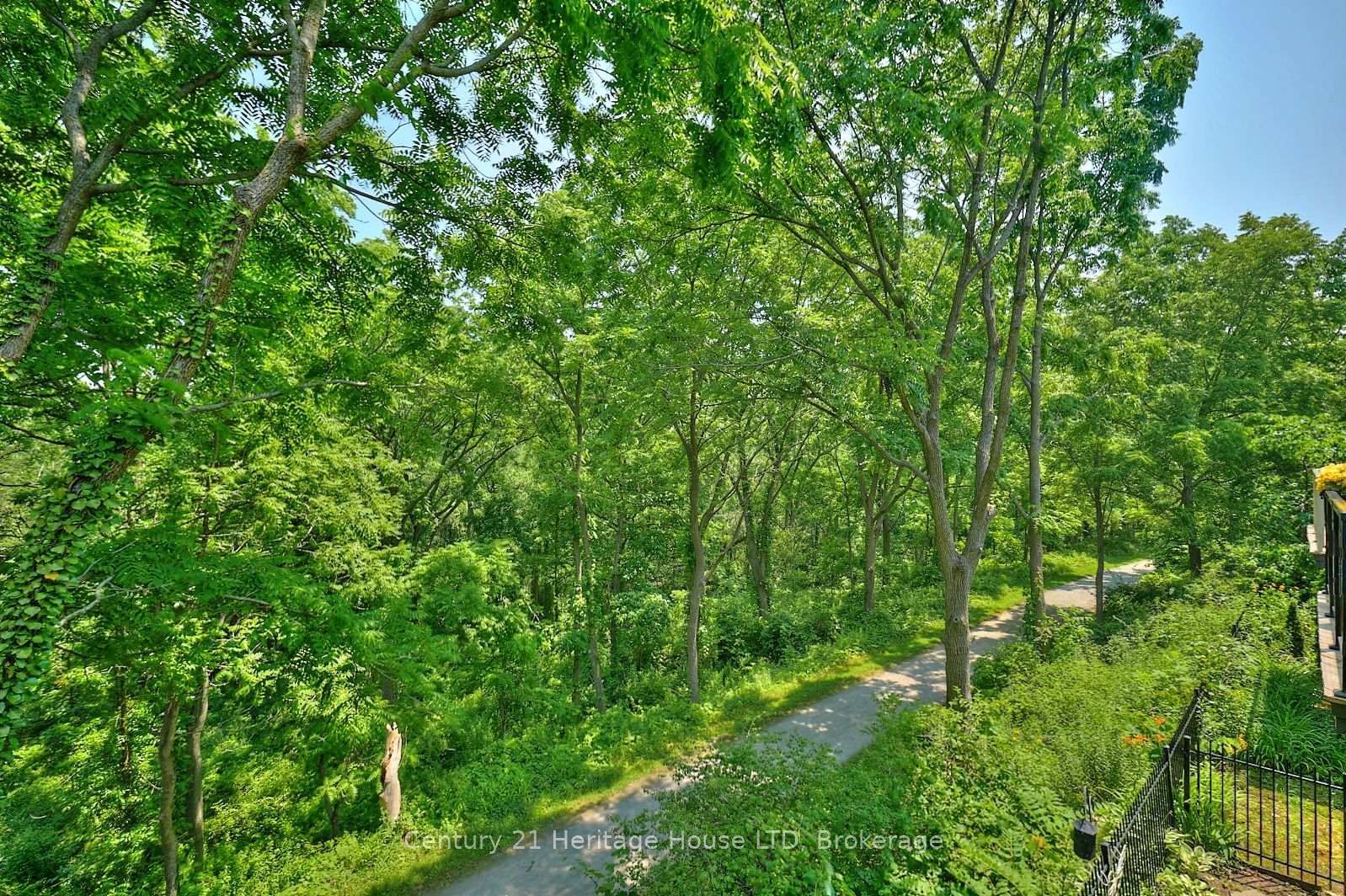 Townhouse for sale at 14 Tulip Tree Common, St. Catharines, Ontario, L2S 4C8 - Grapeview - MLS: X12597772