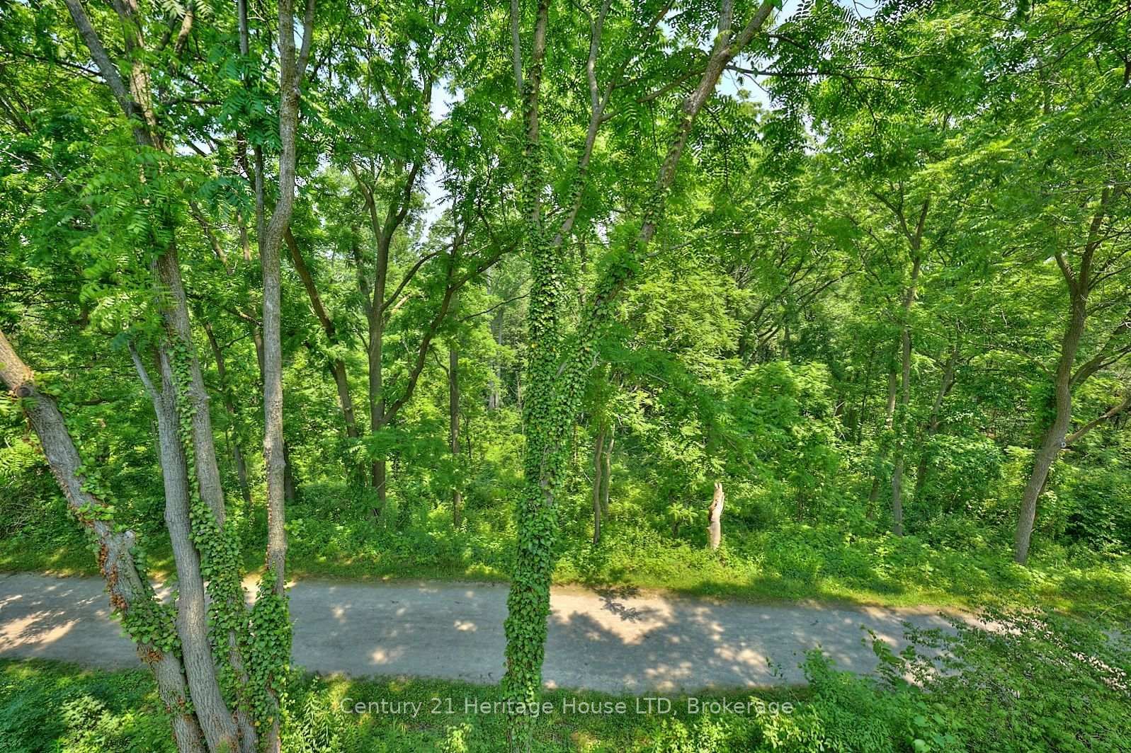 Townhouse for sale at 14 Tulip Tree Common, St. Catharines, Ontario, L2S 4C8 - Grapeview - MLS: X12597772