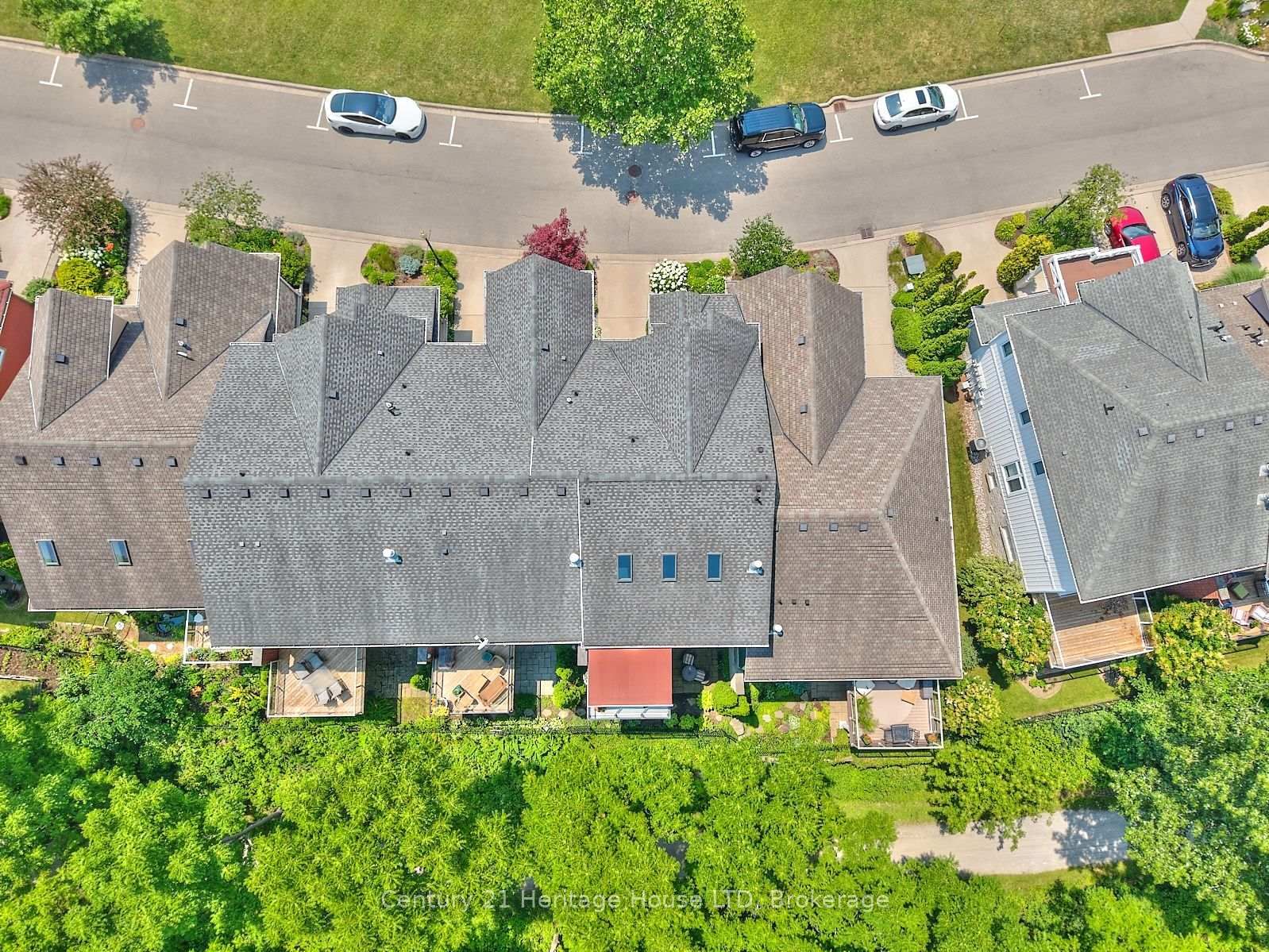 Townhouse for sale at 14 Tulip Tree Common, St. Catharines, Ontario, L2S 4C8 - Grapeview - MLS: X12597772