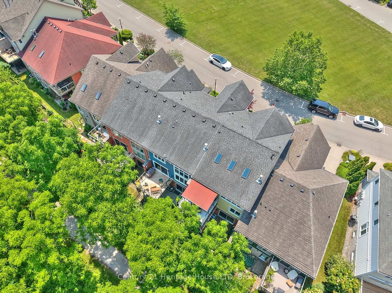 Townhouse for sale at 14 Tulip Tree Common, St. Catharines, Ontario, L2S 4C8 - Grapeview - MLS: X12597772