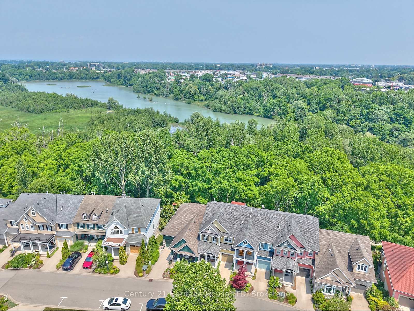 Townhouse for sale at 14 Tulip Tree Common, St. Catharines, Ontario, L2S 4C8 - Grapeview - MLS: X12597772