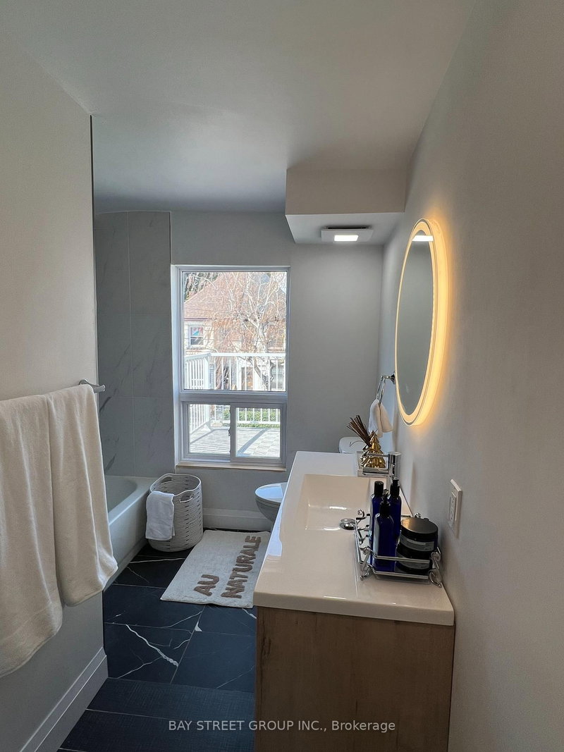 396 Emerald St N, Hamilton, L8L 5L9 | Image 3