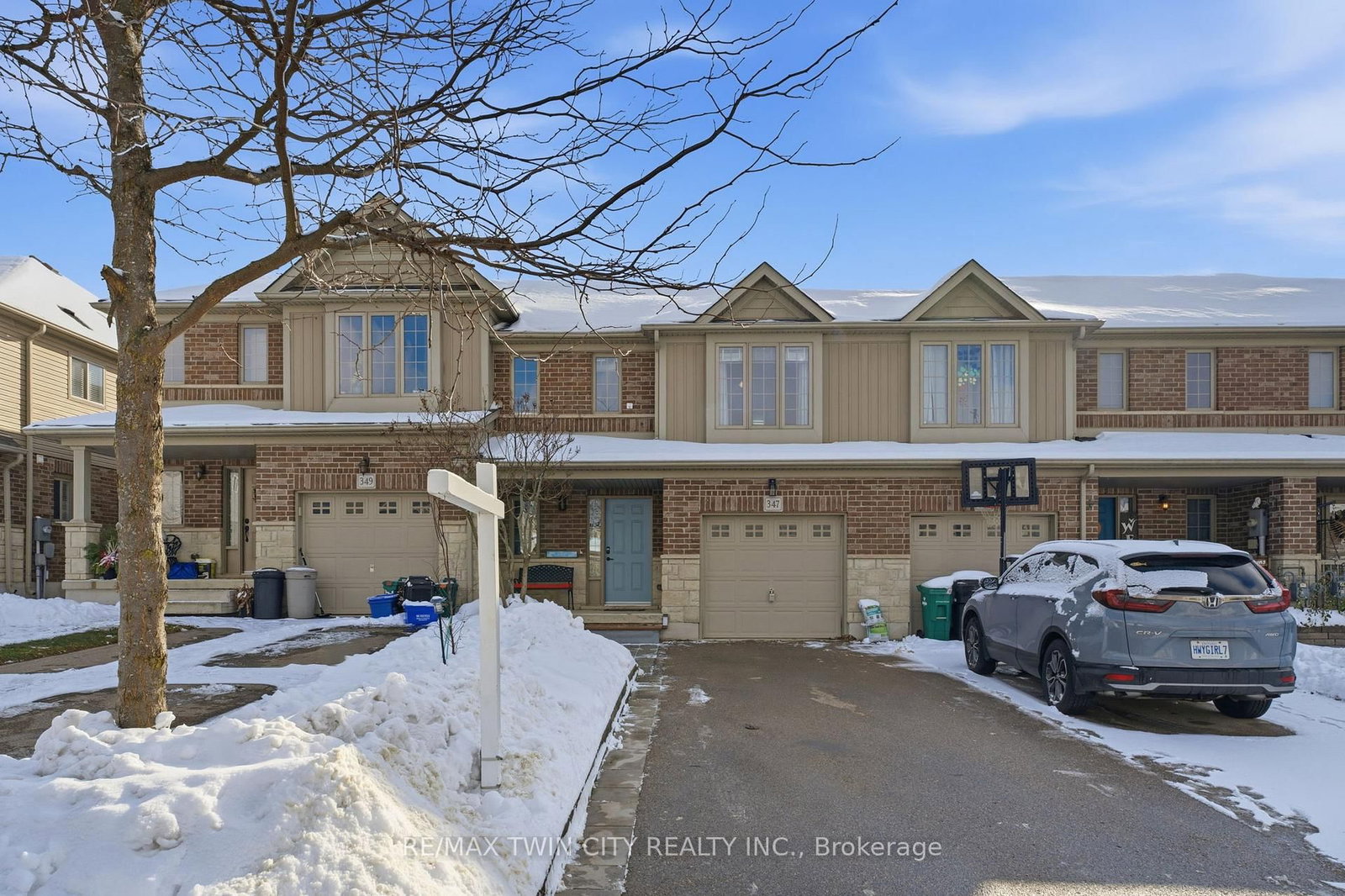 Townhouse sold at 347 Vincent Drive, North Dumfries, Ontario, N0B 1E0 - MLS: X12598434