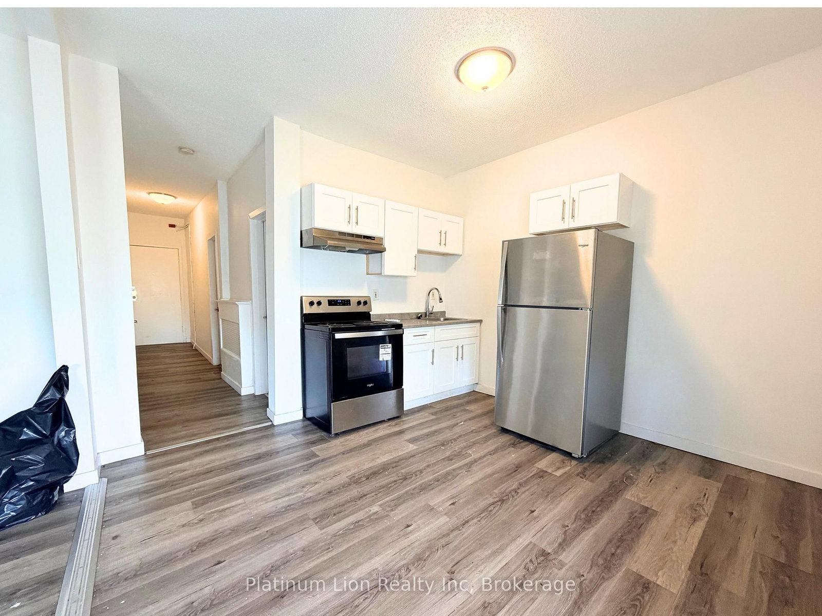 Semi-Detached House for lease at 6-117 Park Street, Hamilton, Ontario, L8P 3E6 - Durand - MLS: X12598698