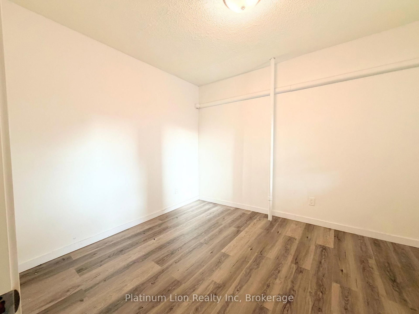 Semi-Detached House for lease at 6-117 Park Street, Hamilton, Ontario, L8P 3E6 - Durand - MLS: X12598698